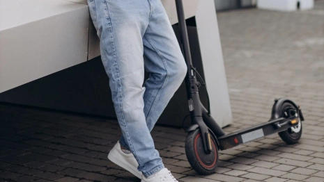 В Камешково детский тренер попал в больницу после падения со скутера