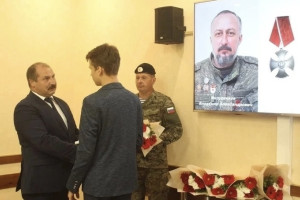 В Вязниках сыну погибшего бойца СВО передали Орден Мужества