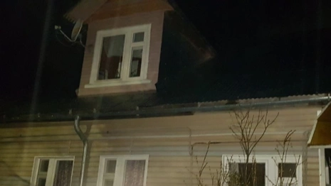 Во Владимирской области огонь уничтожил мансарду в частном доме 