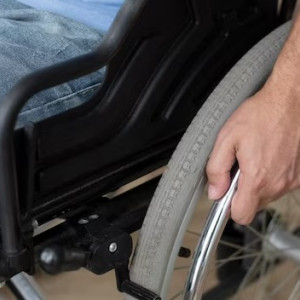 Во Владимирской области инвалида без ног оставили в аварийном доме