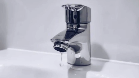 «Мыться ходим к маме». Как жители райцентра во Владимирской области выживают без воды