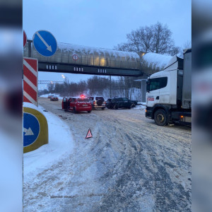 Во Владимире столкнулись две иномарки: пострадал один из водителей