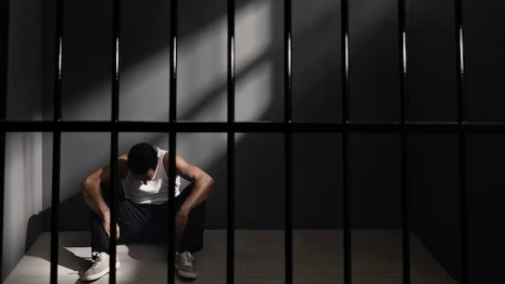 Заключенный во Владимирской области пытался дать взятку надзирателю в 50 тысяч