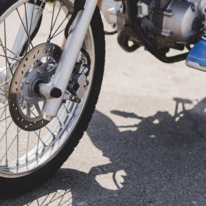 В Кольчугинском районе пьяный москвич на мопеде улетел в кювет