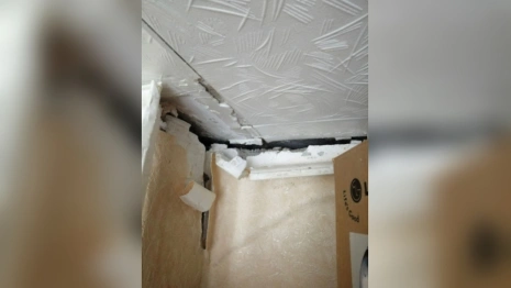 Чиновники оставили жителя поселка под Ковровом в разваливающейся на глазах квартире