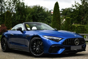 Во Владимире выставили на продажу Mercedes SL-класса за 17 млн рублей