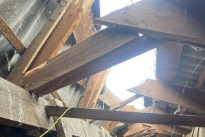 В Кольчугино крыша жилого дома рухнула из-за снега