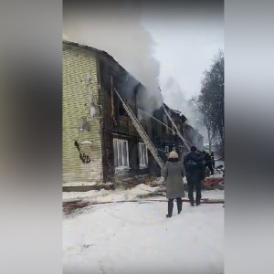 В Коврове произошел мощный пожар в ветхом доме