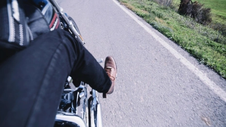 На М-7 в Петушинском районе 34-летняя мотоциклистка влетела в ГАЗель и отбойник