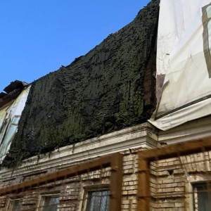 Появились фото и видео обрушившегося дома в центре Владимира