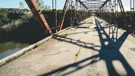 Жителей владимирской деревни отрезал от цивилизации сломанный мост
