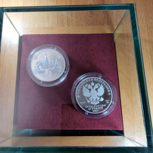 Центробанк выпустил памятную монету с изображением Александровского кремля