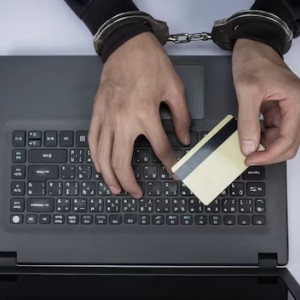 В Коврове будут судить обманувшего пенсионеров на 1,7 млн рублей курьера аферистов