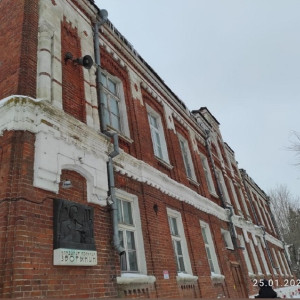 В Муроме коммунальщики просмотрели сосульки на крышах домов 