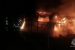 Во Владимирской области за сутки сгорели крыша частного дома и дача