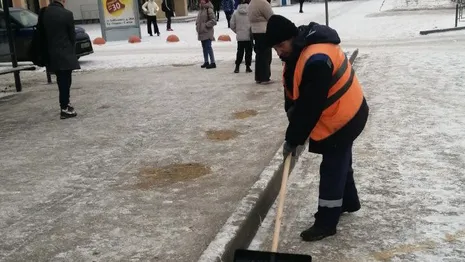 Во Владимире на уборку снега направили 35 машин и 50 дворников