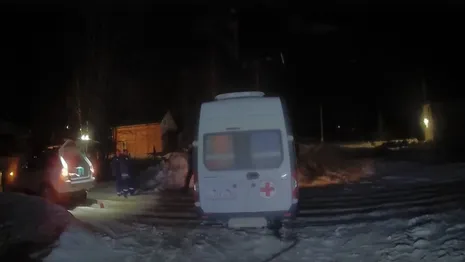 Во Владимире машина скорой помощи застряла в ледяной колее