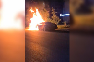 Во Владимире сгорел дорогой Mercedes