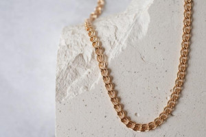 В Камешково мужчина сорвал золотую цепочку с шеи ребенка