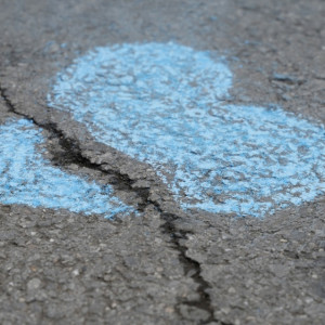 Многодетной семье из Меленок выдали участок для строительства дома на бездорожье