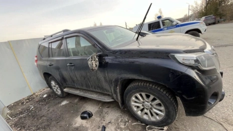 В Коврове 47-летний мужчина повредил дорогостоящую иномарку на парковке