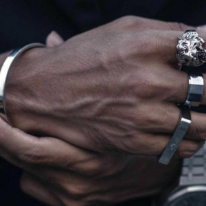 В Коврове мужчина вызвал спасателей из-за застрявших на пальце перстнях