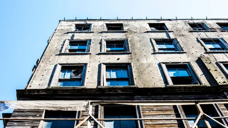 В Камешково жильцам 2 аварийных домов выделили 136 млн на покупку квартир