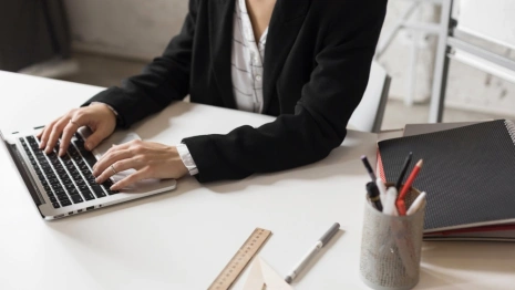 В Камешково сотрудницу предприятия оштрафовали на 1,5 миллиона за махинации с бумагами