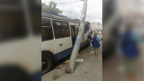 В центре Владимира произошло серьезное ДТП с троллейбусом: есть пострадавшие