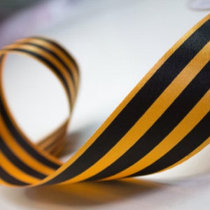 За осквернение георгиевской ленты ввели 5-миллионный штраф и уголовный срок