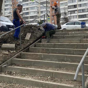 Во Владимире отремонтировали 2 лестницы и убрались на кладбищах