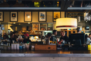 Во Владимире сохранят фоновую музыку в ресторанах вопреки уходу из России крупных лейблов 