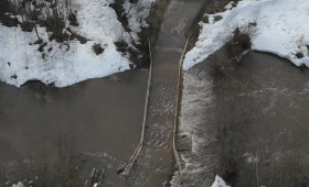 МЧС показало фото затопленного моста в деревне под Александровом