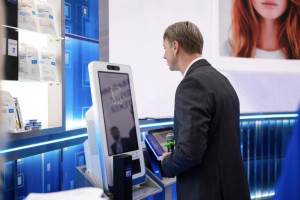 Клиенты банка смогут принимать оплату по ладони