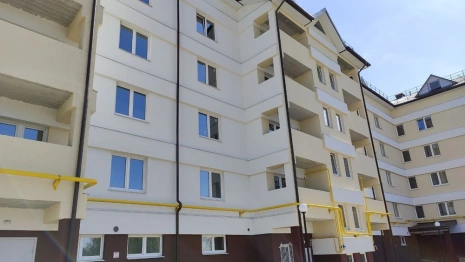 Семью с инвалидом-колясочником из Покрова на 9 лет оставили в аварийном доме