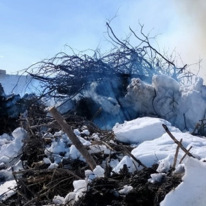 Александровский район затянуло смогом от сжигания незаконной свалки