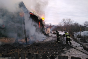 Во Владимирской области жилой дом сгорел дотла