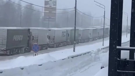 На Пекинке во Владимире выросла глухая пробка из фур