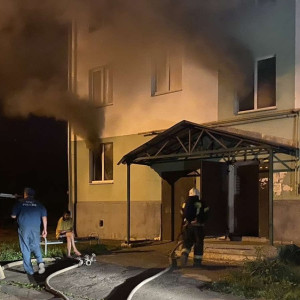 Во Владимирской области пожарные на руках вынесли из огня женщину с ребенком