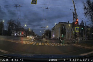 Очевидцы: в Коврове автомобилистка сбила ребенка на самокате