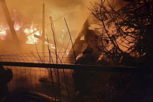 Во Владимирской области бабушка, дедушка и внучка спаслись из охваченного огнем дома