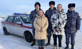 Сотрудники Росгвардии нашли потерявшуюся в лесу под Муромом семейную пару