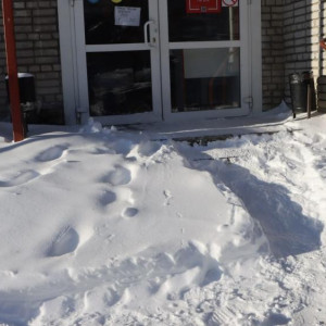 Владимирским владельцам магазинов пригрозили штрафами за снег и лед на входе