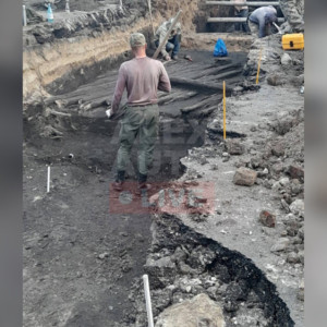 В Александрове во время замены труб нашли мостовую 17-18 века