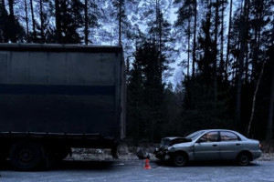 Под Камешково иномарка влетела в автопоезд: трое человек пострадали