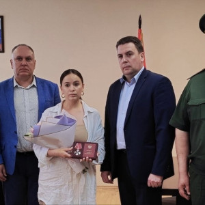 Во Владимире дочери погибшего в СВО бойца вручили Орден Мужества
