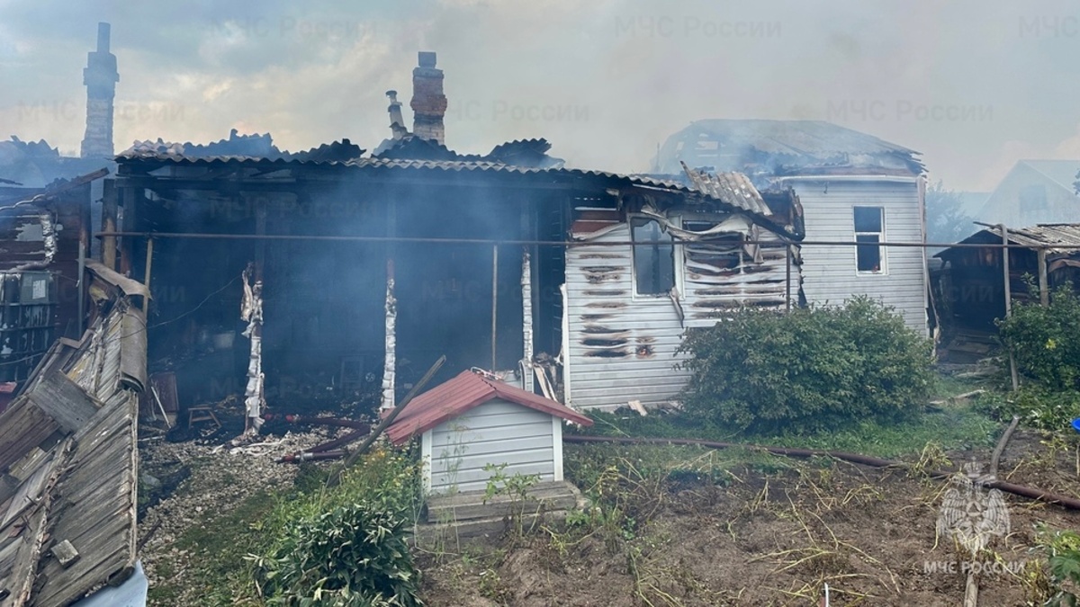 В Кольчугино мощный пожар охватил 100 квадратов в частном доме - День во  Владимире