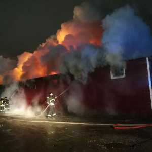Мощный пожар на мебельном производстве под Владимиром ликвидировали через 19 часов