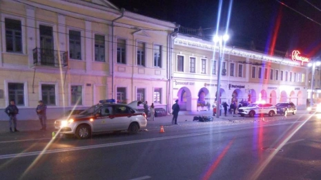 В центре Владимира столкнулись мотоцикл и машина Росгвардии