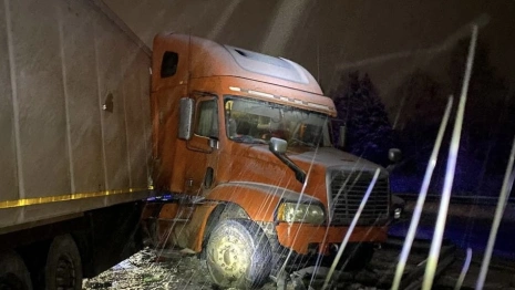 На М-7 в Ковровском районе фура пробила отбойник и вылетела на встречку